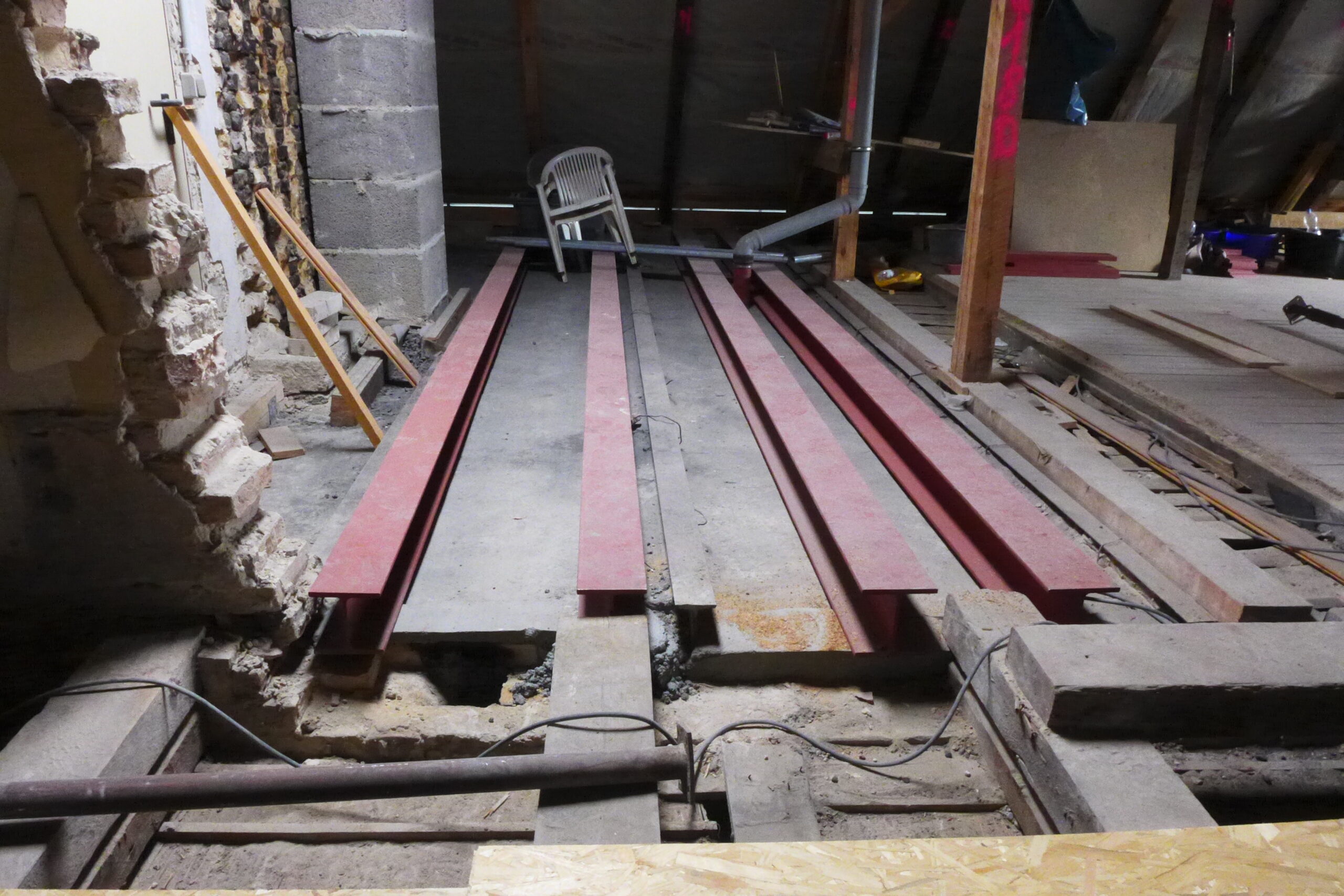 Verstärkung der Balkenlage mittels Stahlträgern